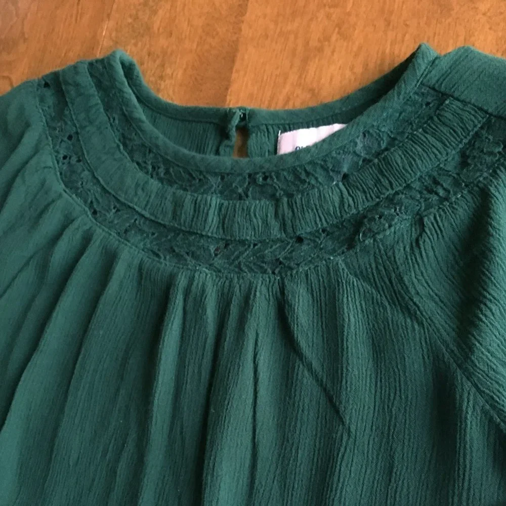 Old Navy lace-yoke crepe top XS 4-5